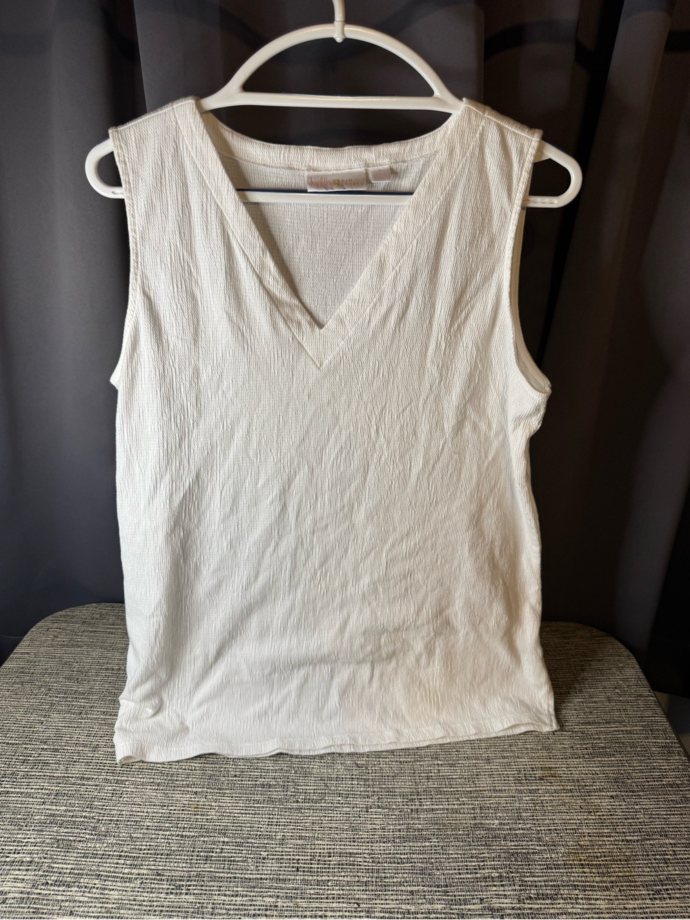 Belle by Kim Gravel Cream V-Neck Sleeveless Tank Top